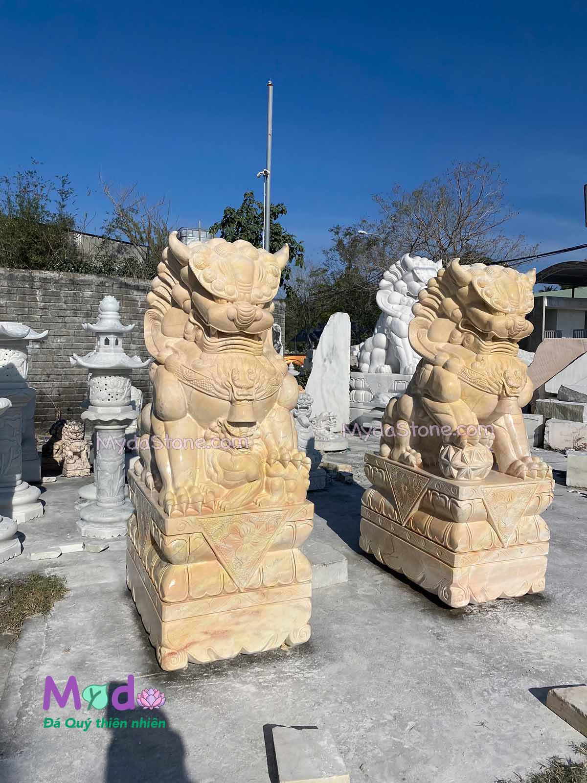 Tượng Kỳ Lân đá Cà Rốt Vàng