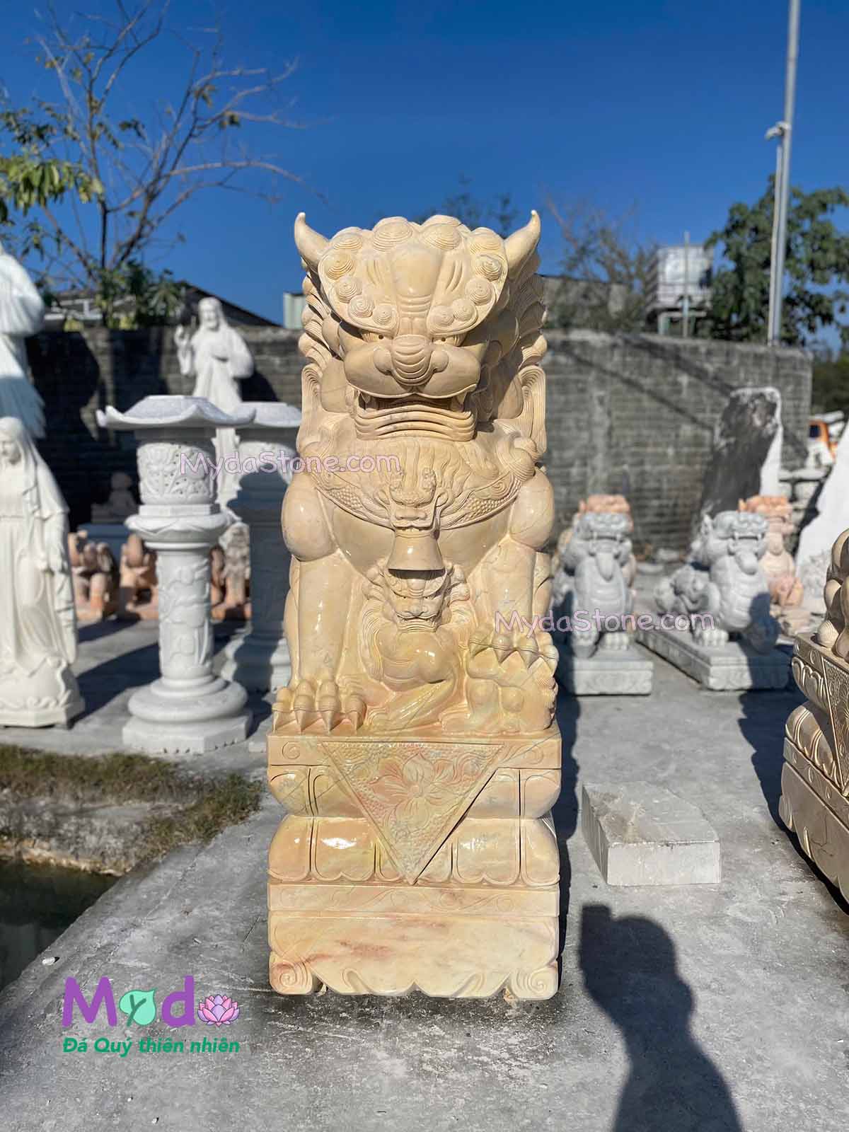 Tượng Kỳ Lân đá Cà Rốt Vàng