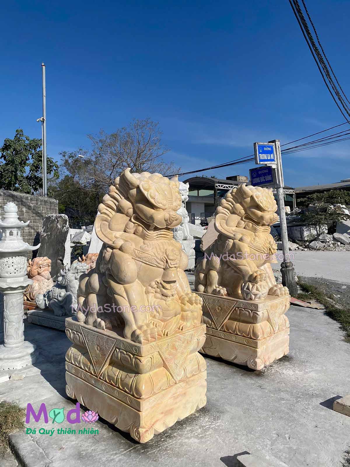 Tượng Kỳ Lân đá Cà Rốt Vàng