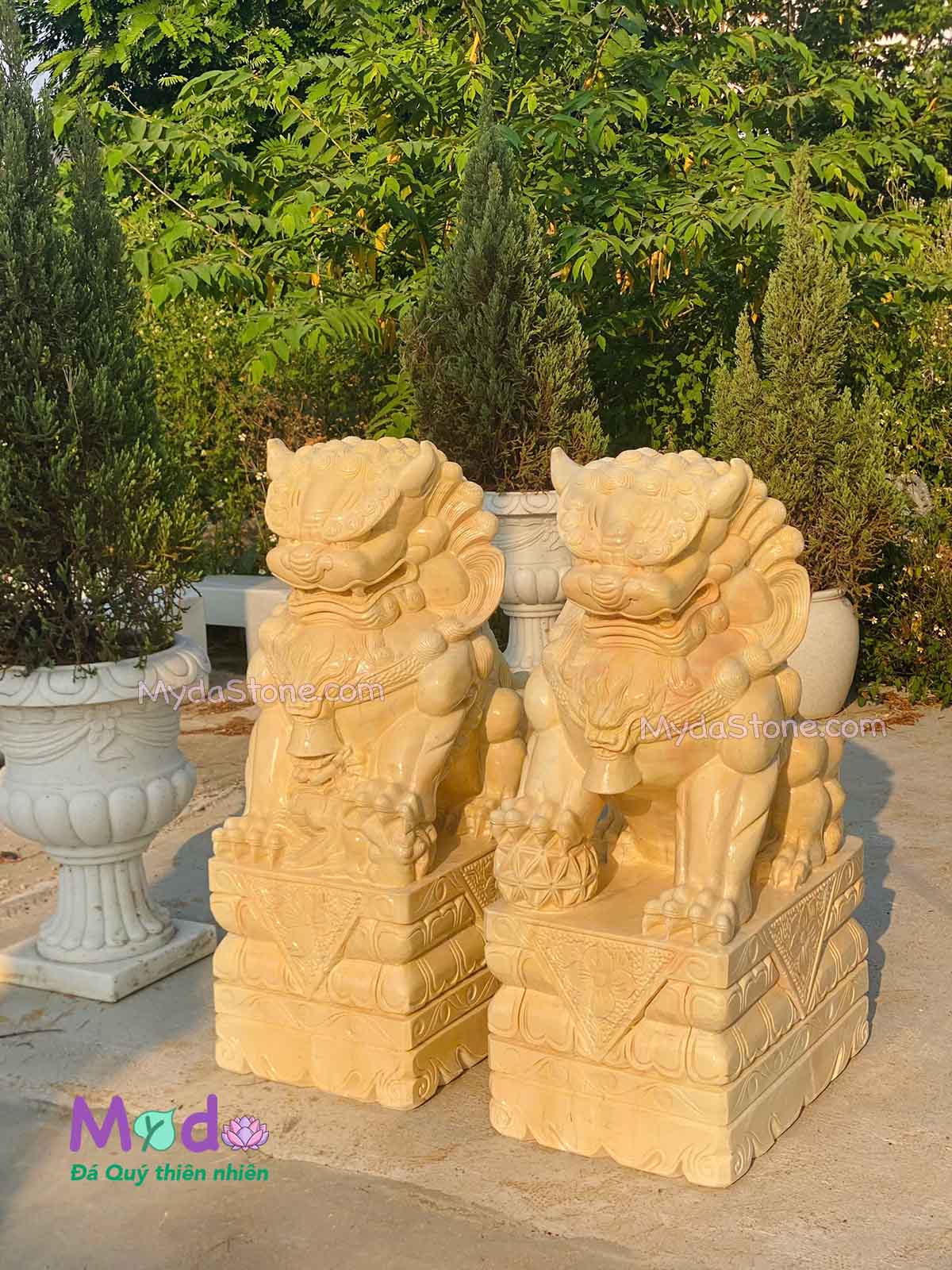 Tượng Kỳ Lân đá Cà Rốt Vàng