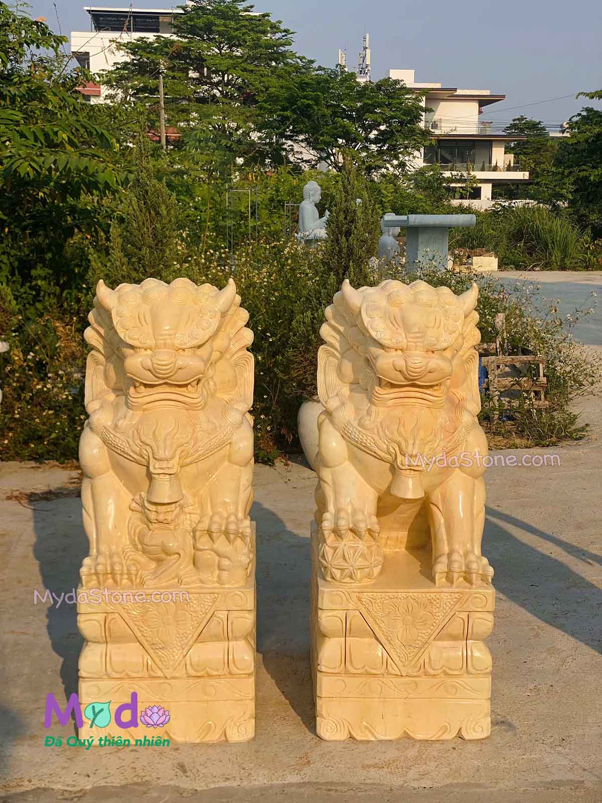 Tượng Kỳ Lân đá Cà Rốt Vàng