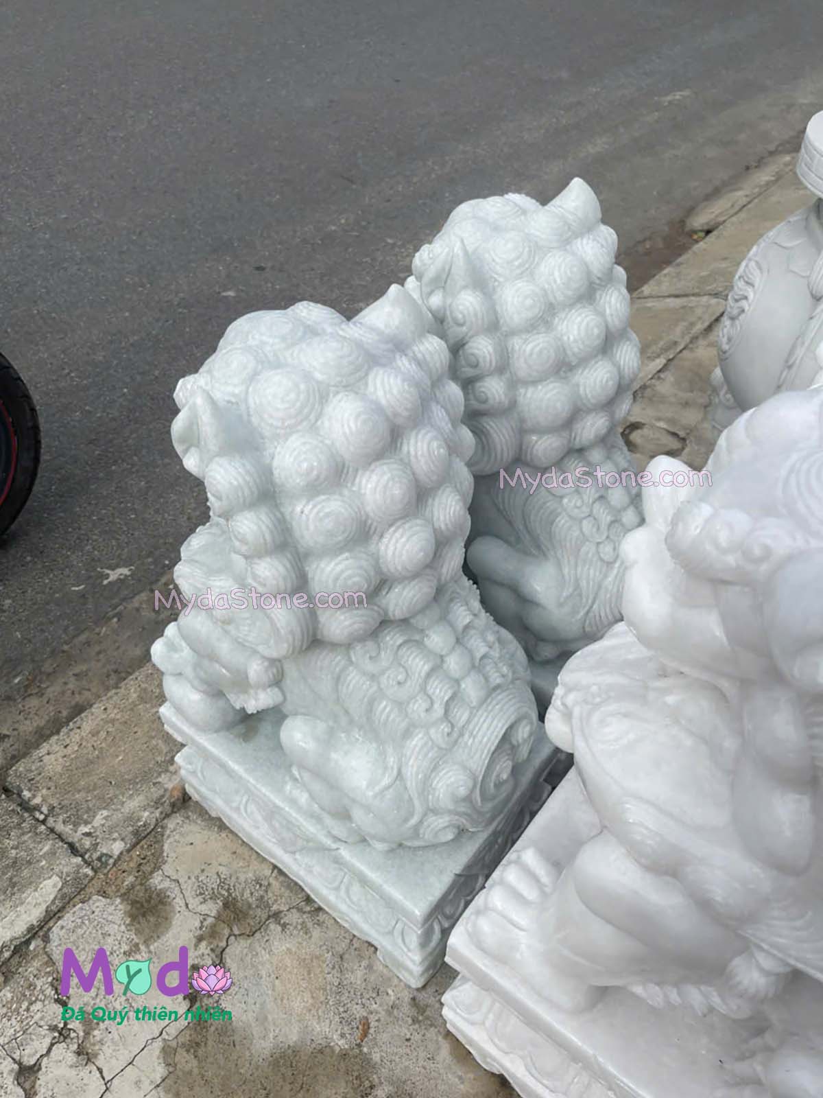 Tượng Kỳ Lân đá Cẩm Thạch Trắng Xanh