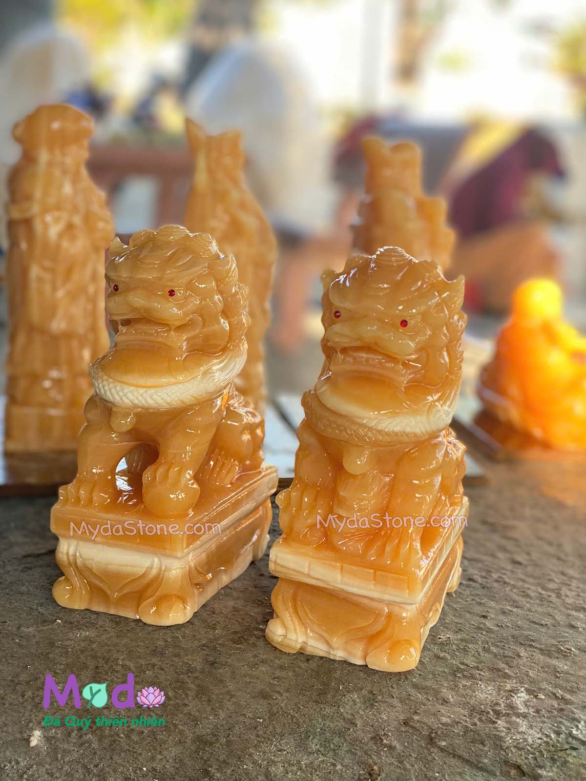 Tượng Kỳ Lân đá Ngọc Hoàng Long