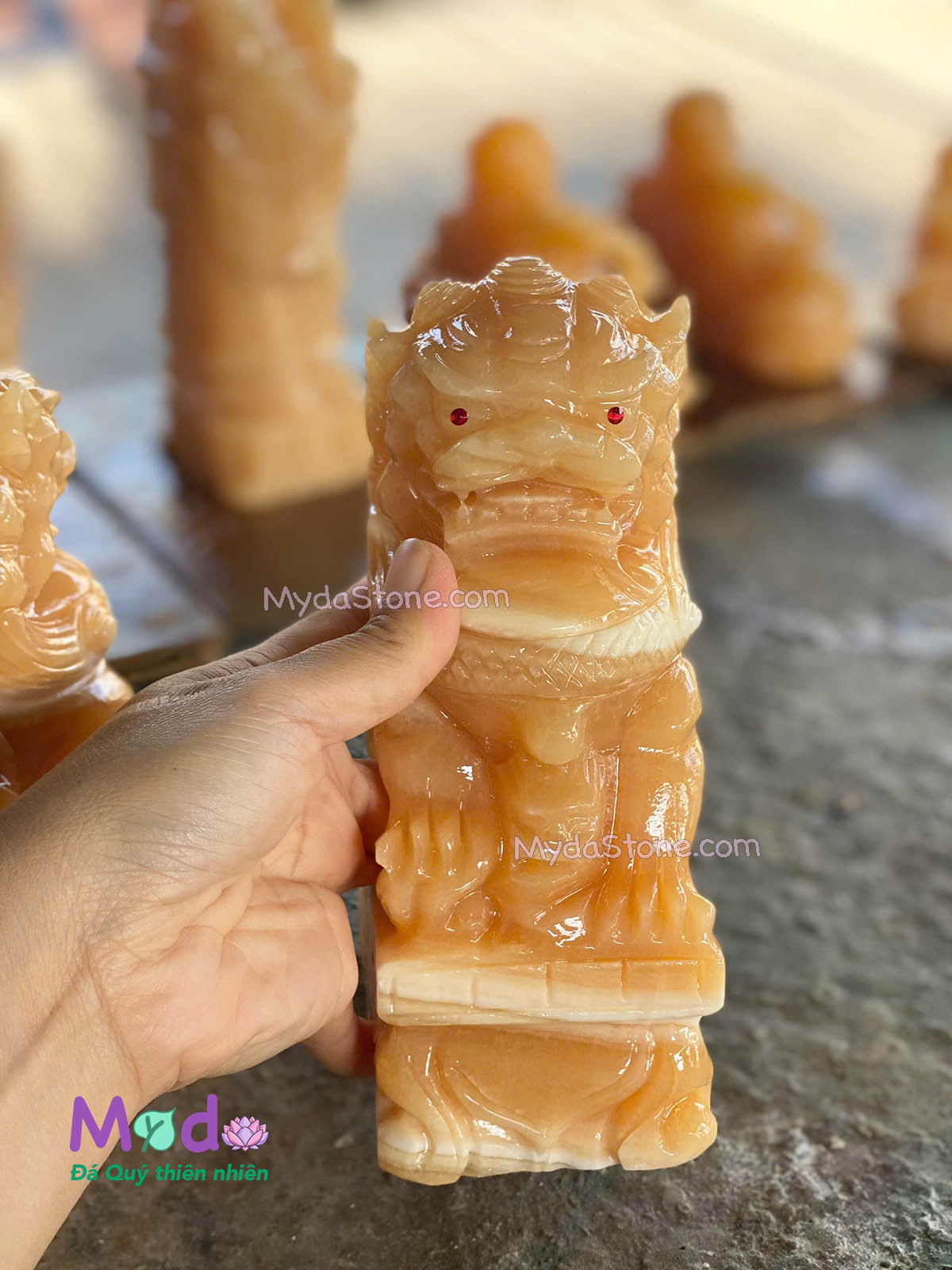 Tượng Kỳ Lân đá Ngọc Hoàng Long