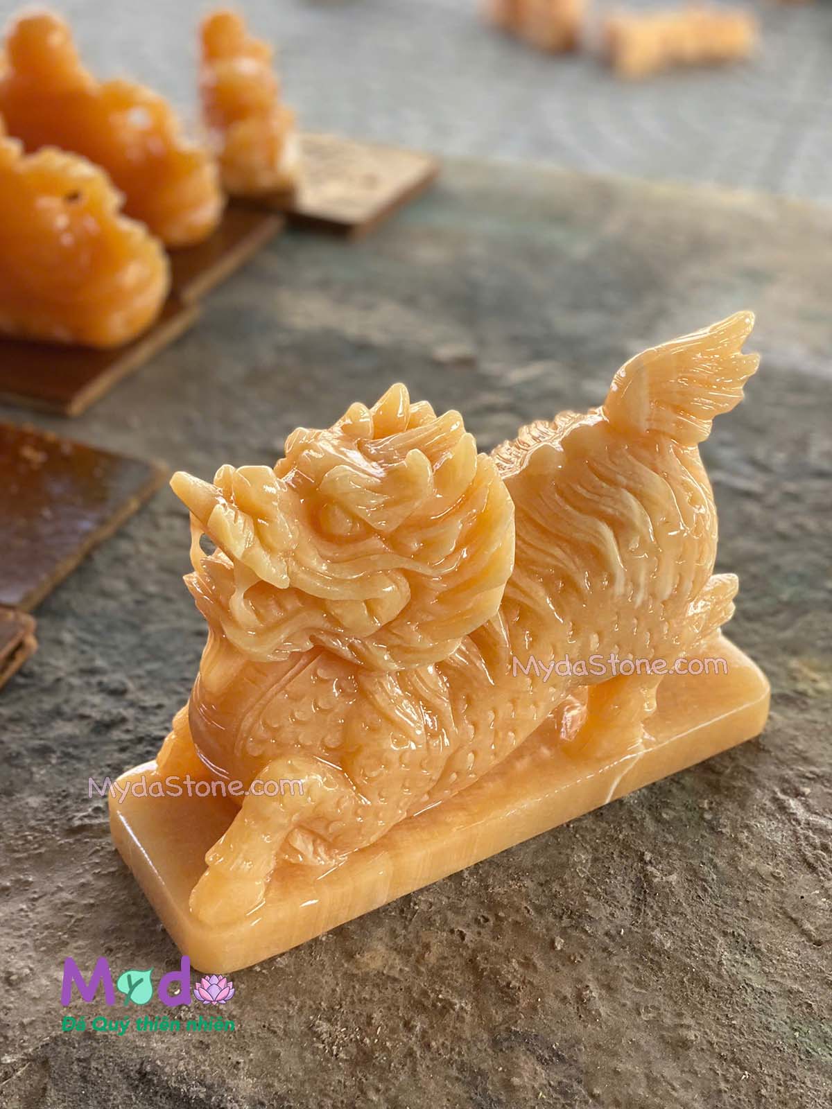 Tượng Kỳ Lân đá Ngọc Hoàng Long