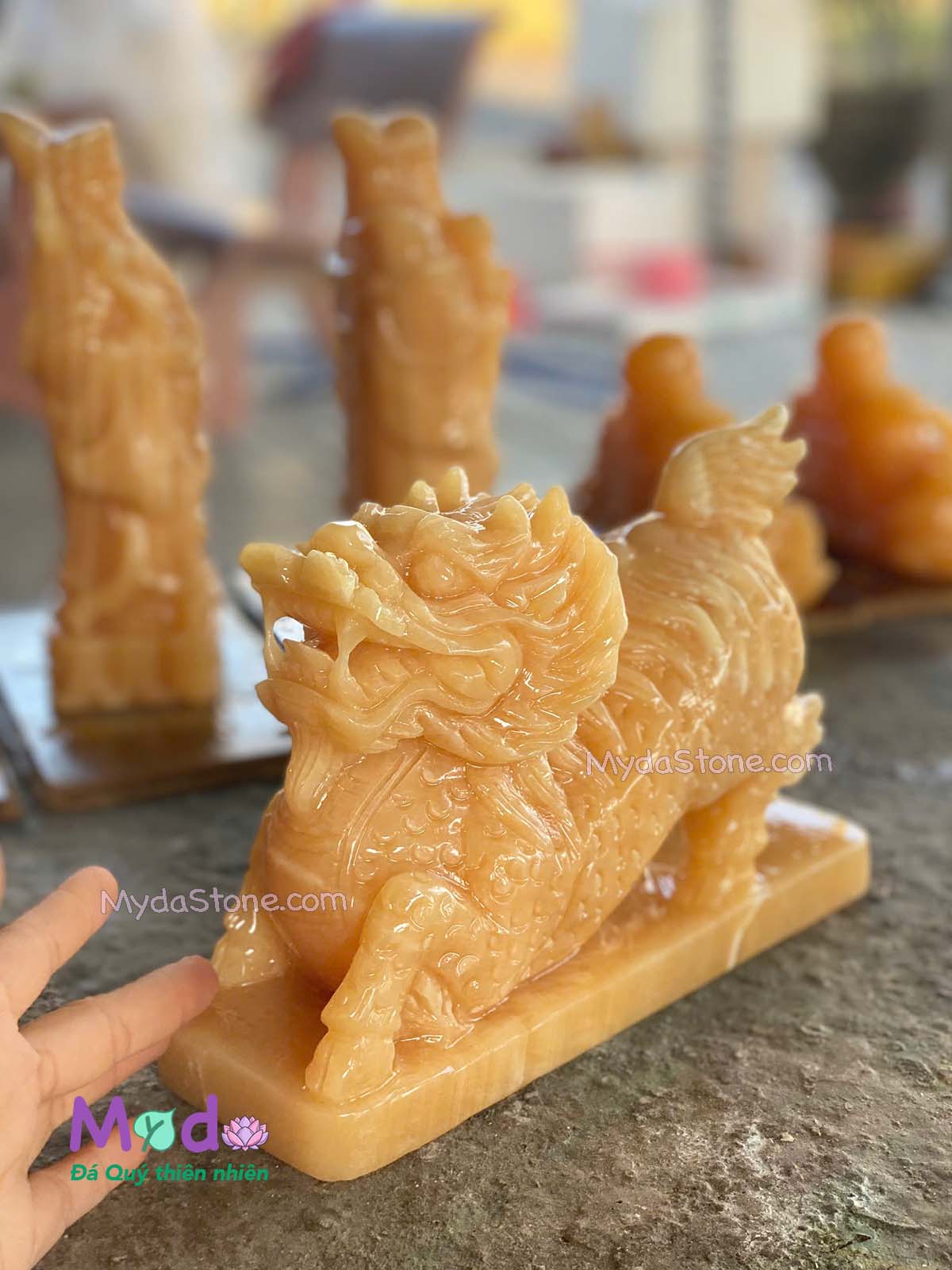 Tượng Kỳ Lân đá Ngọc Hoàng Long