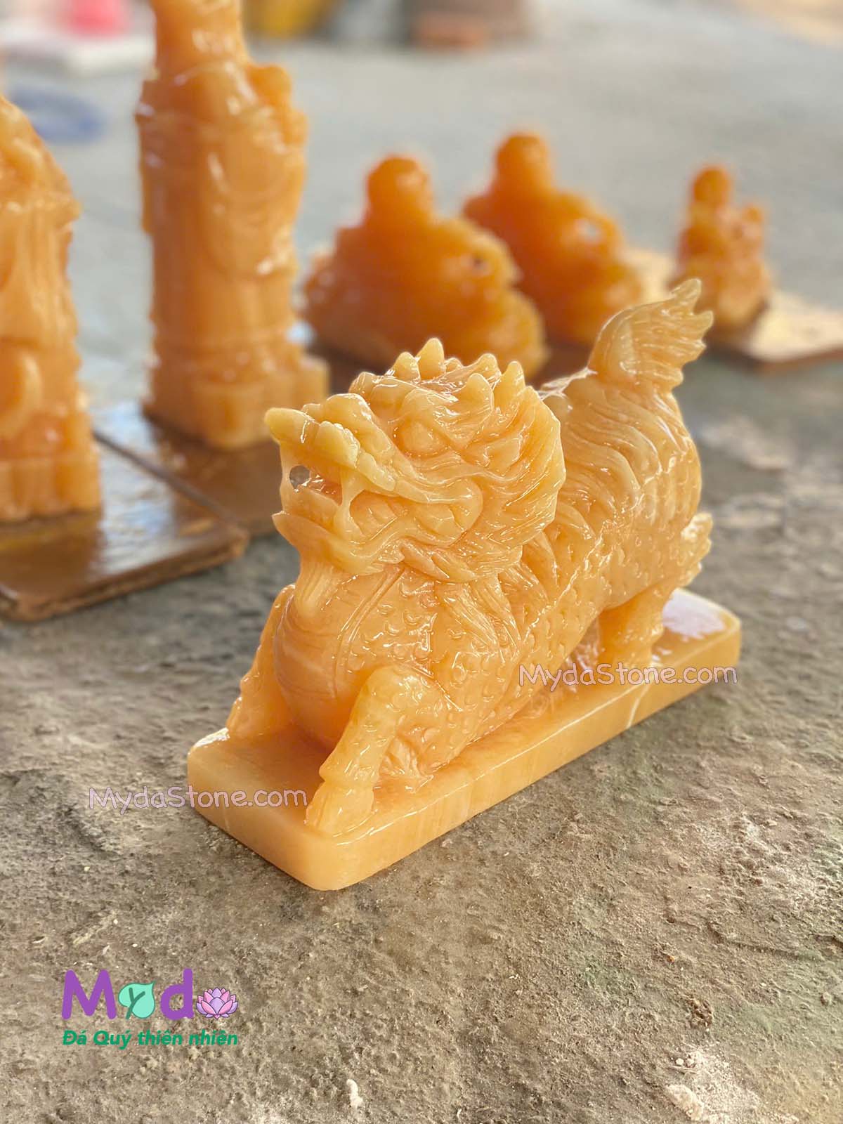 Tượng Kỳ Lân đá Ngọc Hoàng Long