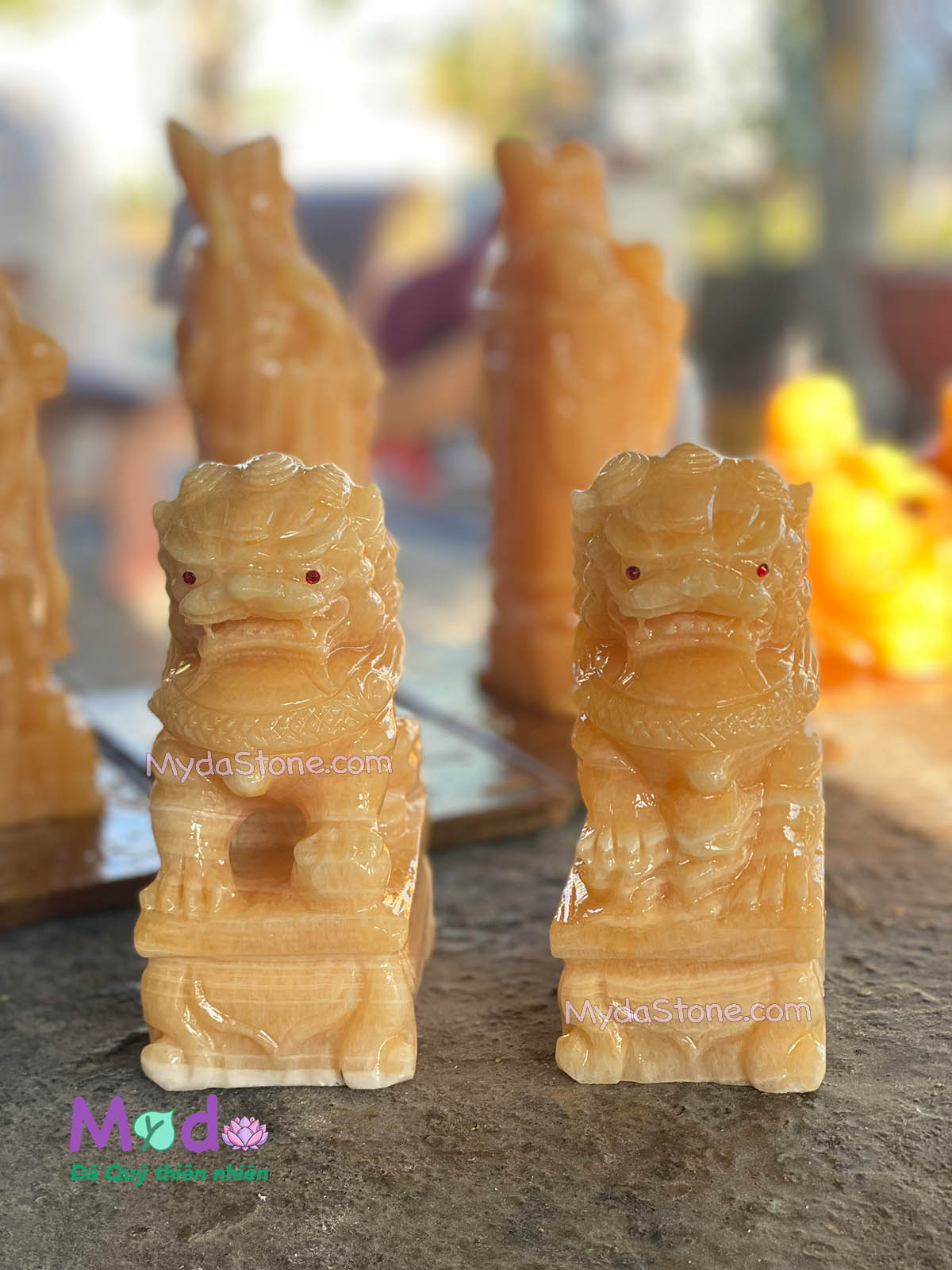 Tượng Kỳ Lân đá Ngọc Hoàng Long