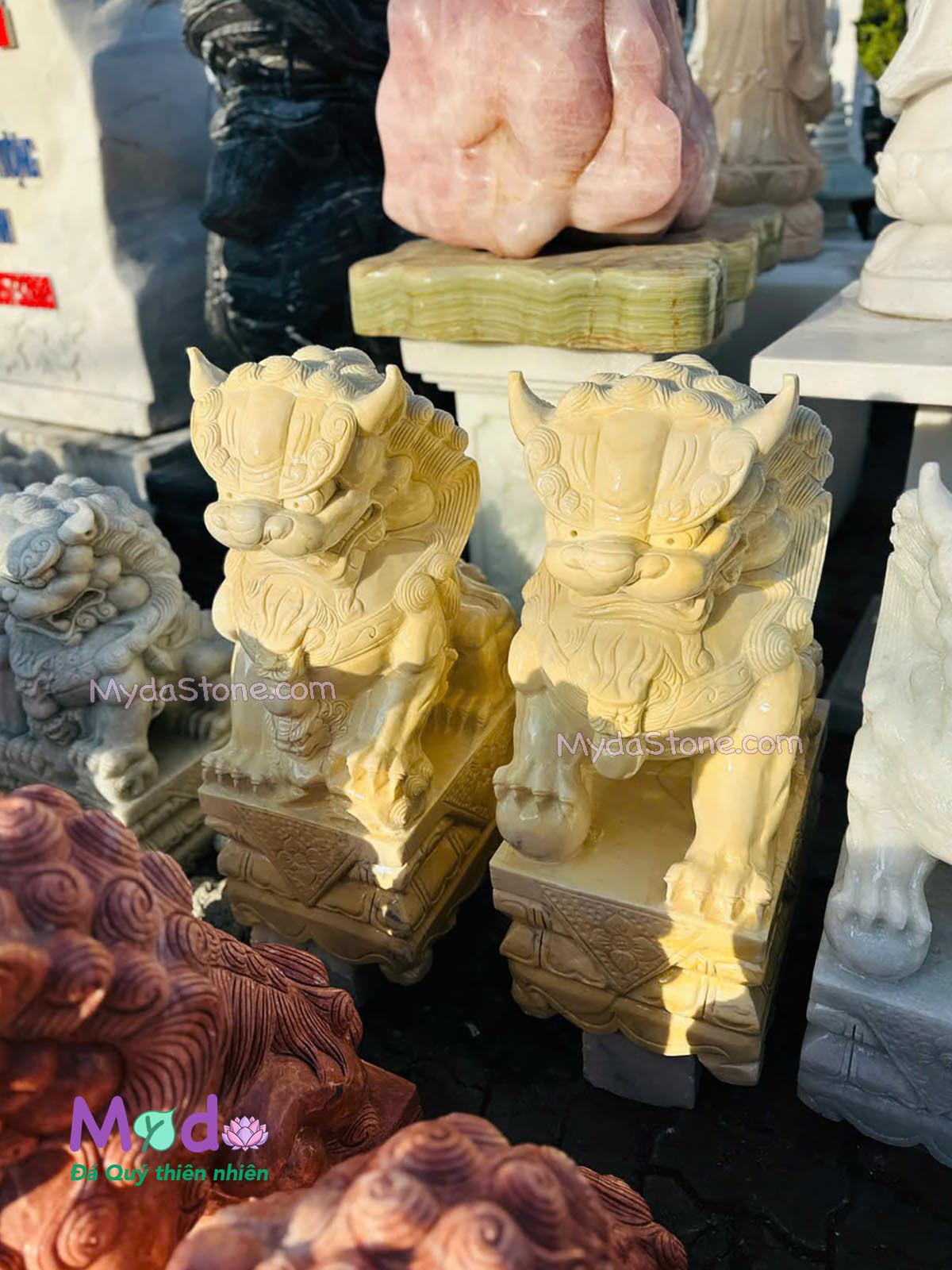 Tượng Kỳ Lân để Lăng Mộ đá Cà Rốt Vàng