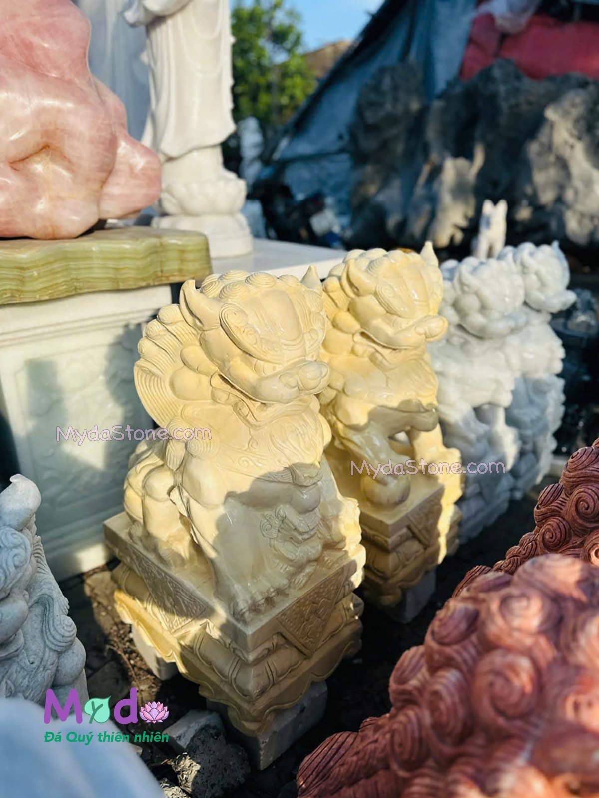 Tượng Kỳ Lân để Lăng Mộ đá Cà Rốt Vàng