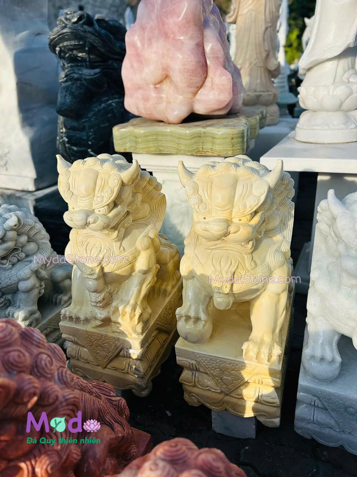 Tượng Kỳ Lân để Lăng Mộ đá Cà Rốt Vàng