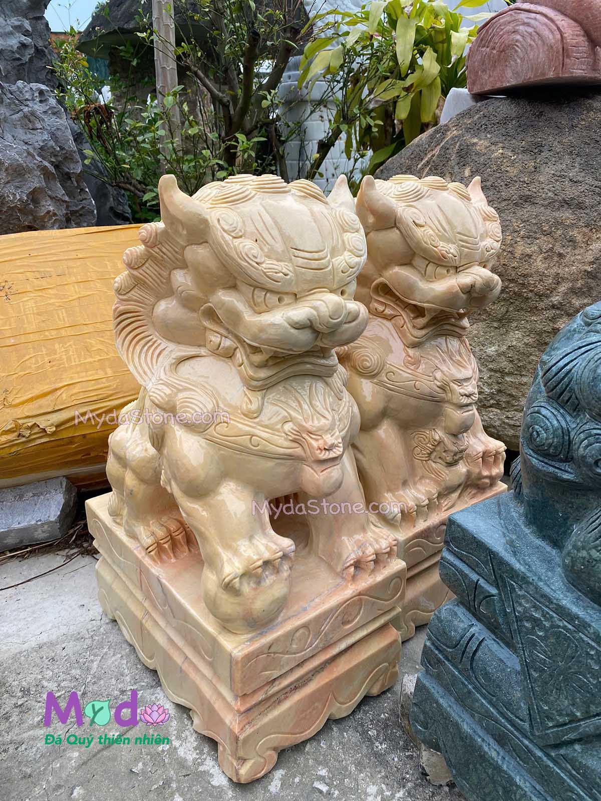 Tượng Kỳ Lân để Lăng Mộ đá Cà Rốt Vàng