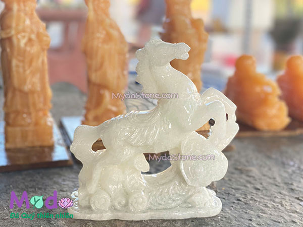 Tượng Ngựa Phong Thuỷ đá Cẩm Thạch Trắng