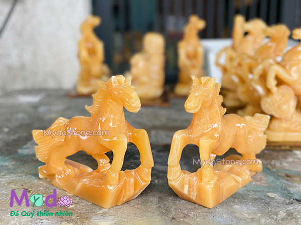 Tượng Ngựa Phong Thuỷ đá Ngọc Hoàng Long