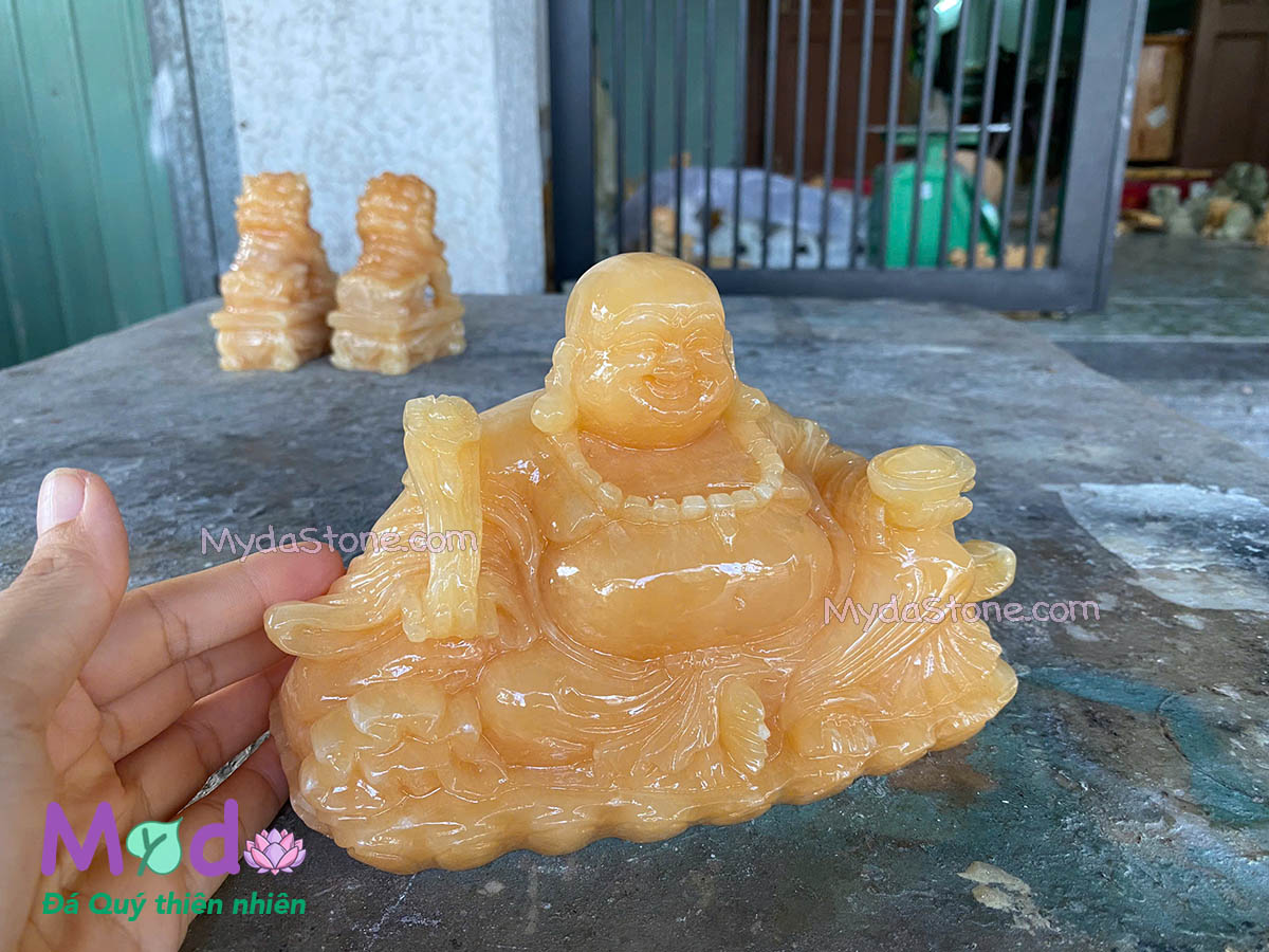 Tượng Phật Di Lặc đá Ngọc Hoàng Long
