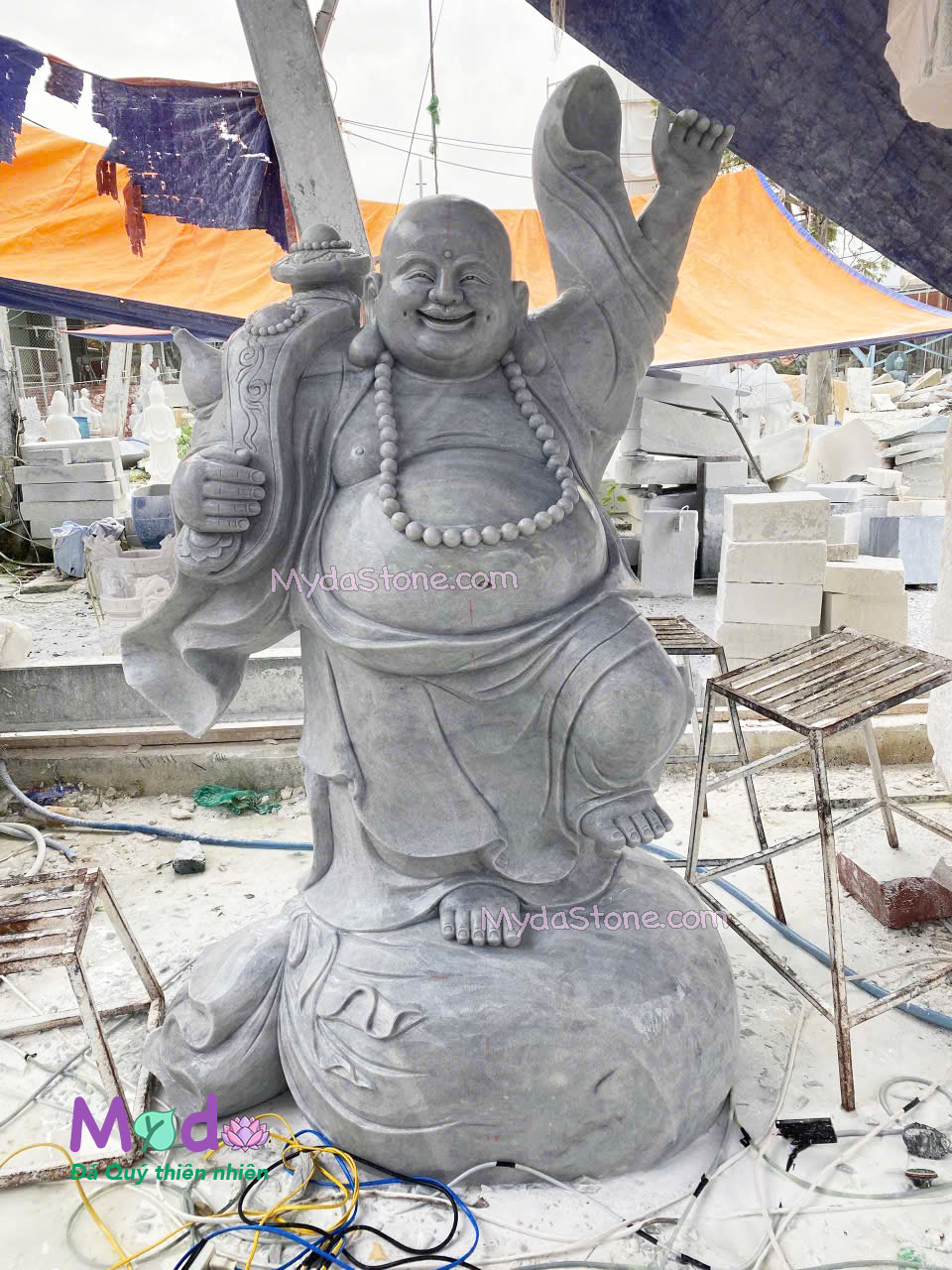 Tượng Phật Di Lặc đứng đá Cẩm Thạch Trắng Xám
