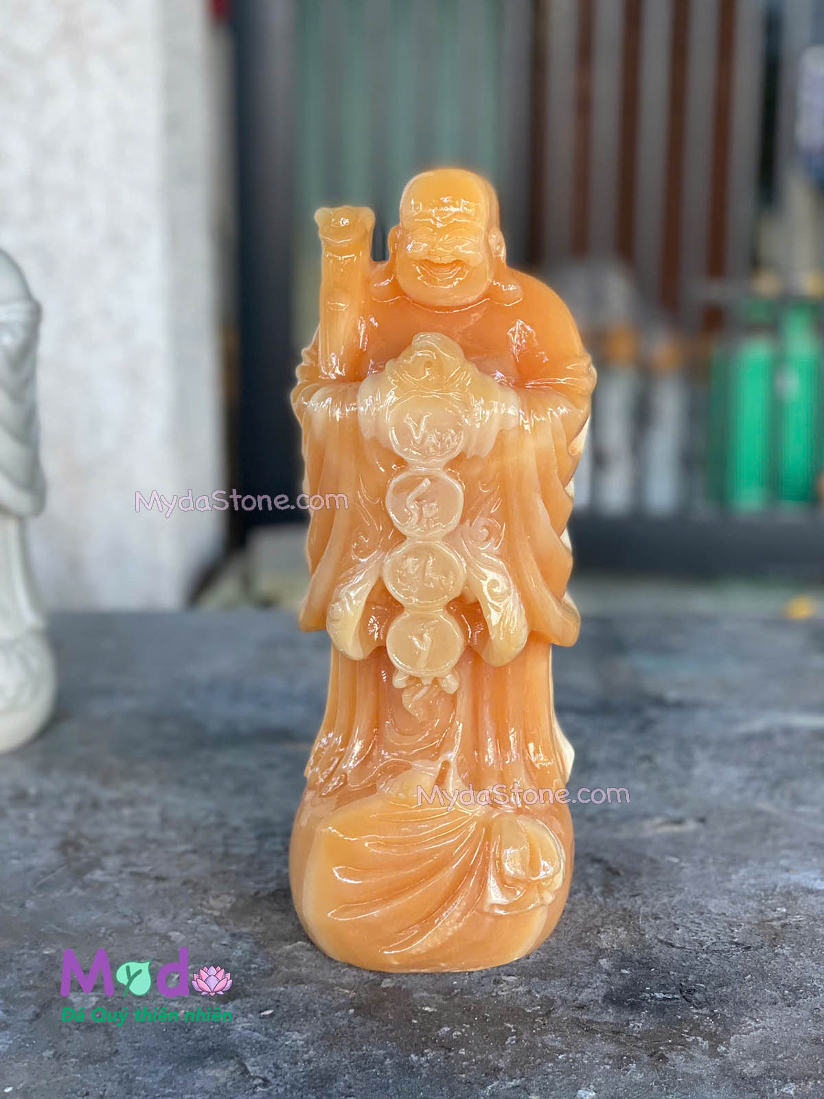 Tượng Phật Di Lặc đứng bao tiền đá Ngọc Hoàng Long