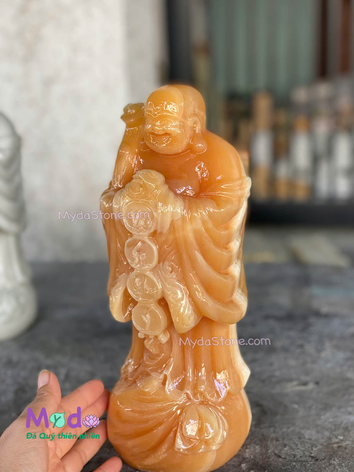 Tượng Phật Di Lặc đứng bao tiền đá Ngọc Hoàng Long