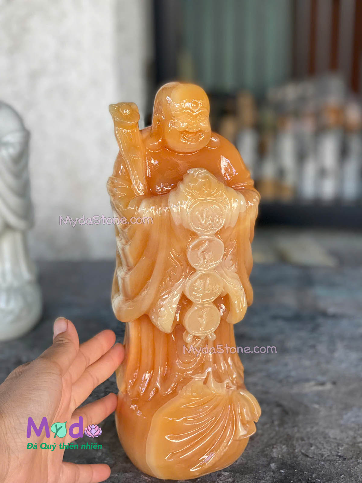 Tượng Phật Di Lặc đứng bao tiền đá Ngọc Hoàng Long