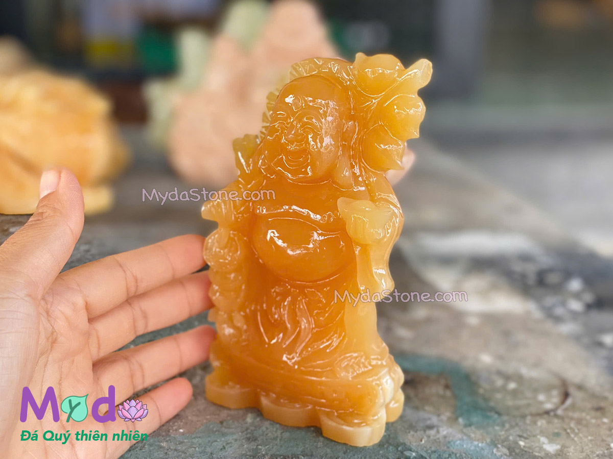 Tượng Phật Di Lặc vác cành đào đá Ngọc Hoàng Long