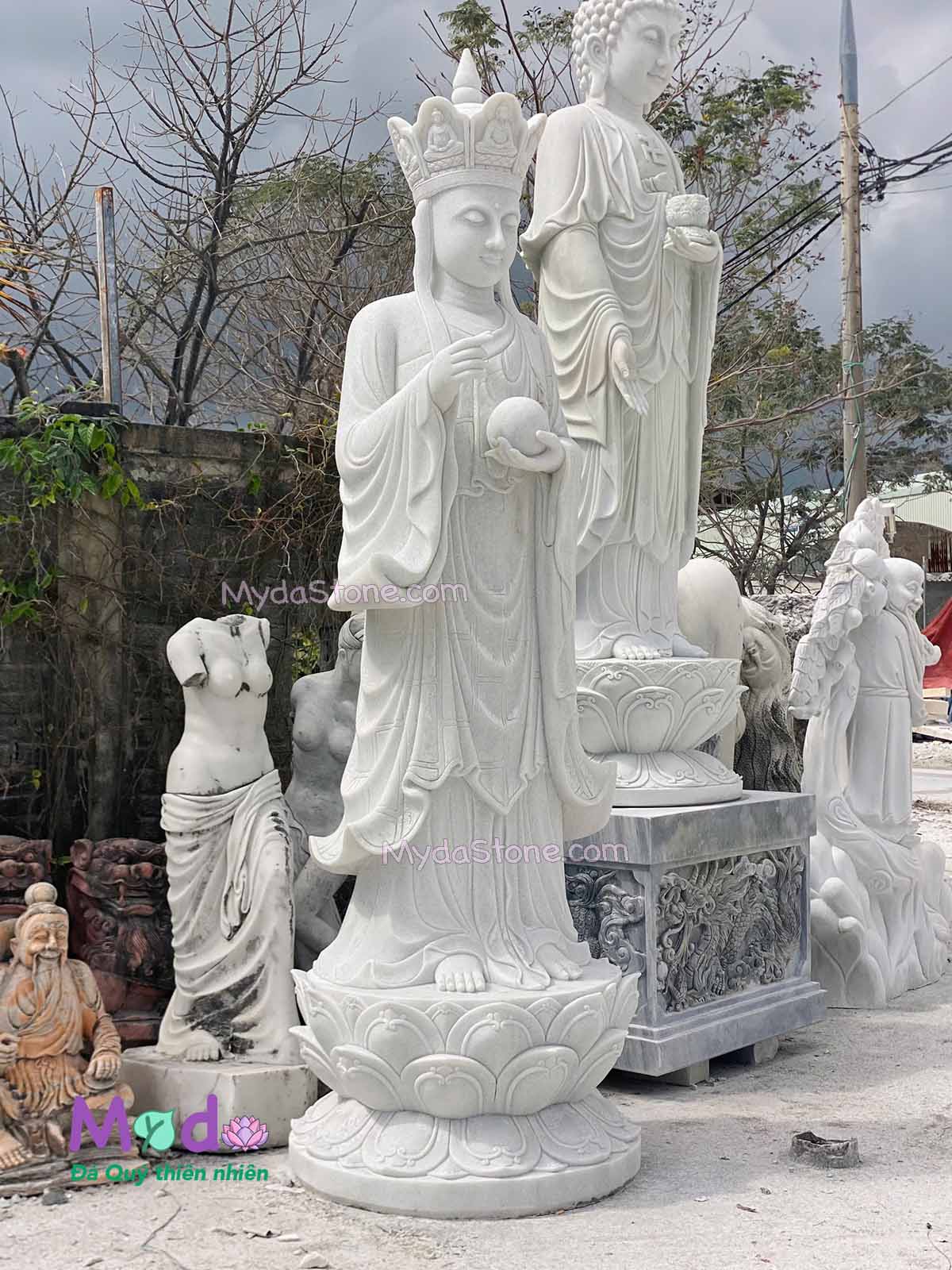 Tượng Địa Tạng đứng đài sen đá Cẩm Thạch Trắng Xanh
