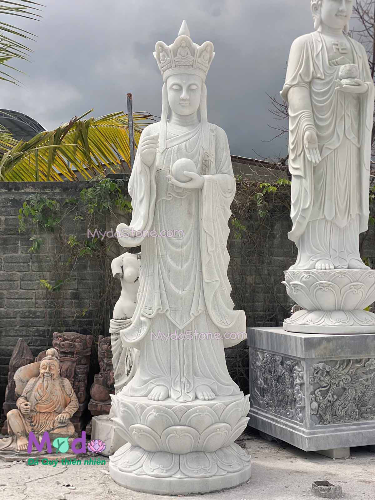 Tượng Địa Tạng đứng đài sen đá Cẩm Thạch Trắng Xanh