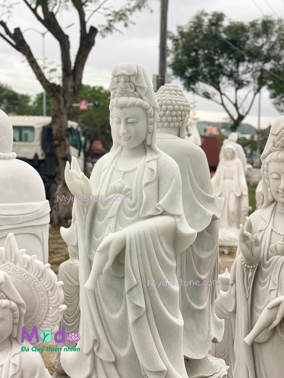 Tượng Phật Quan Âm đứng đài sen đá Cẩm Thạch Trắng Xanh
