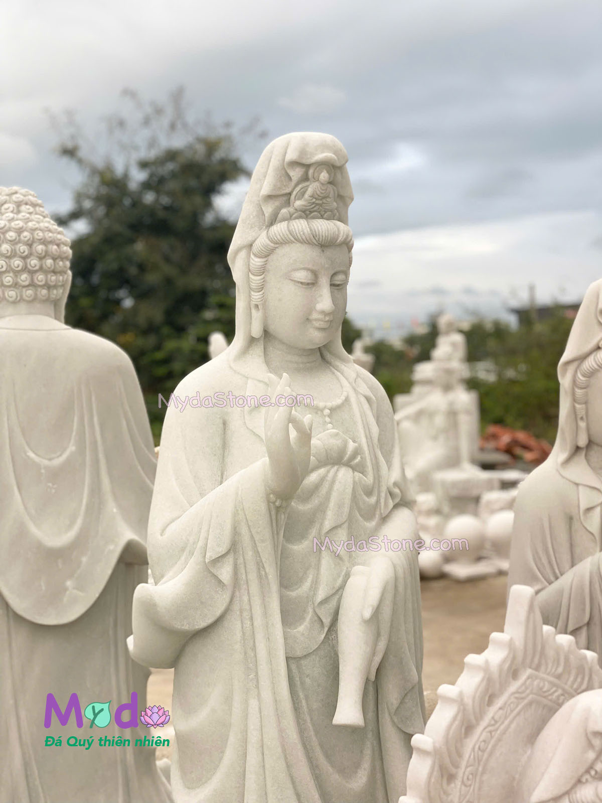 Tượng Phật Quan Âm đứng đài sen đá Cẩm Thạch Trắng Xanh
