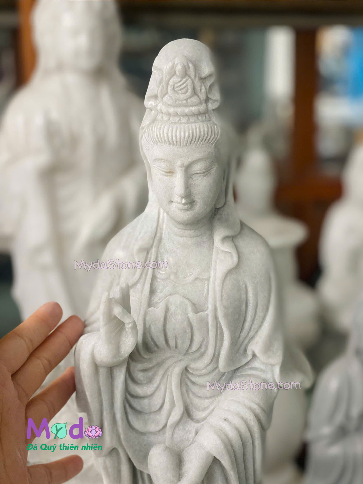Tượng Phật Quan Âm đứng đài sen đá Cẩm Thạch Trắng Xanh