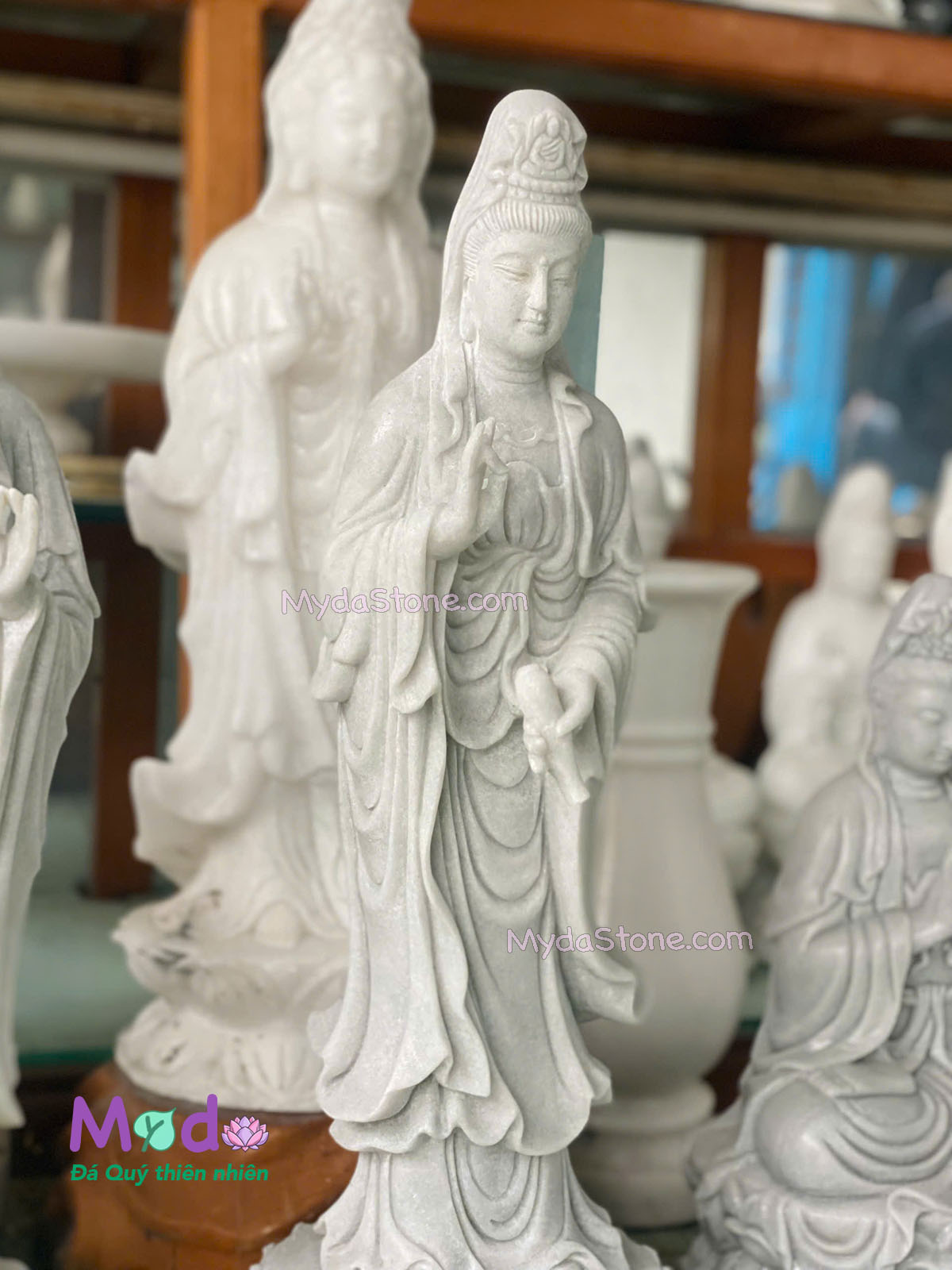 Tượng Phật Quan Âm đứng đài sen đá Cẩm Thạch Trắng Xanh
