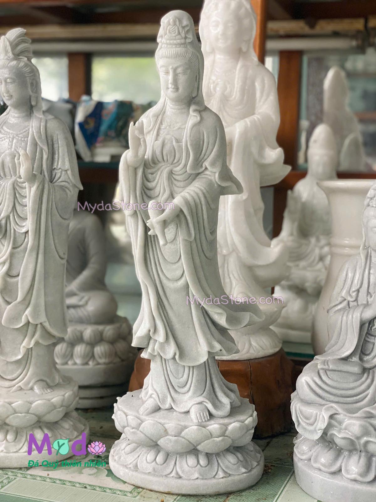 Tượng Phật Quan Âm đứng đài sen đá Cẩm Thạch Trắng Xanh