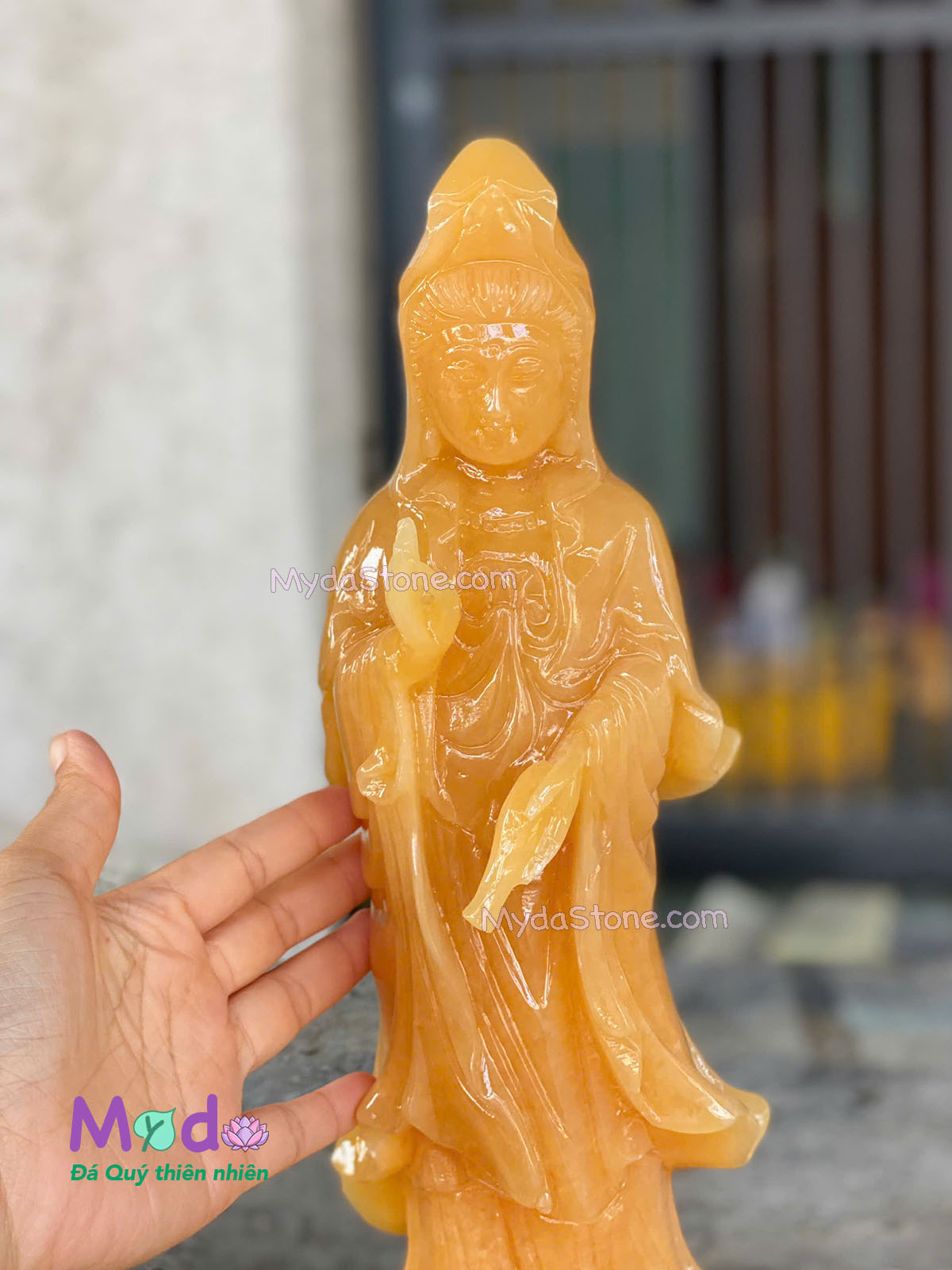 Tượng Phật Quan Âm đứng đài sen đá Ngọc Hoàng Long