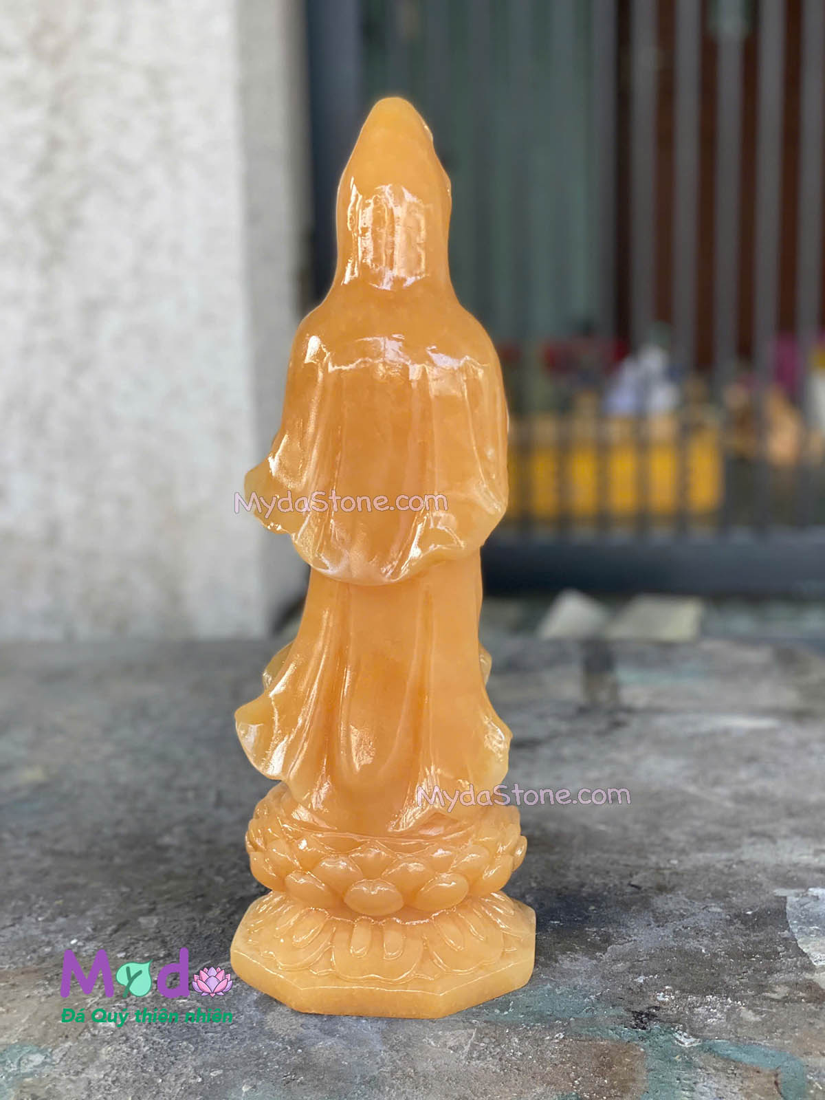 Tượng Phật Quan Âm đứng đài sen đá Ngọc Hoàng Long