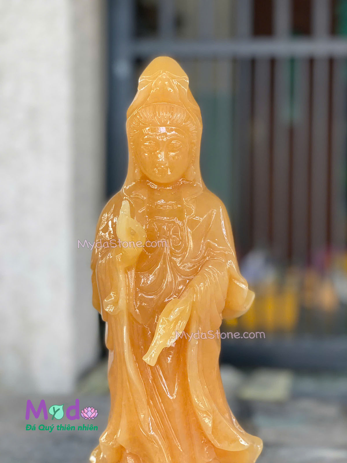 Tượng Phật Quan Âm đứng đài sen đá Ngọc Hoàng Long