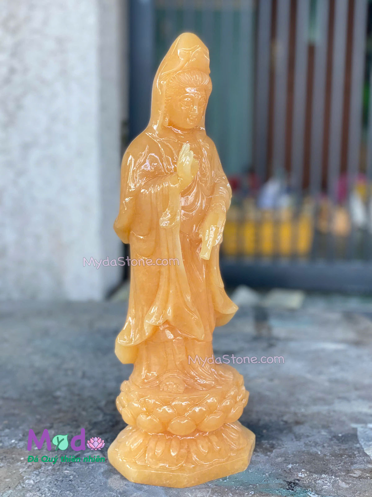 Tượng Phật Quan Âm đứng đài sen đá Ngọc Hoàng Long