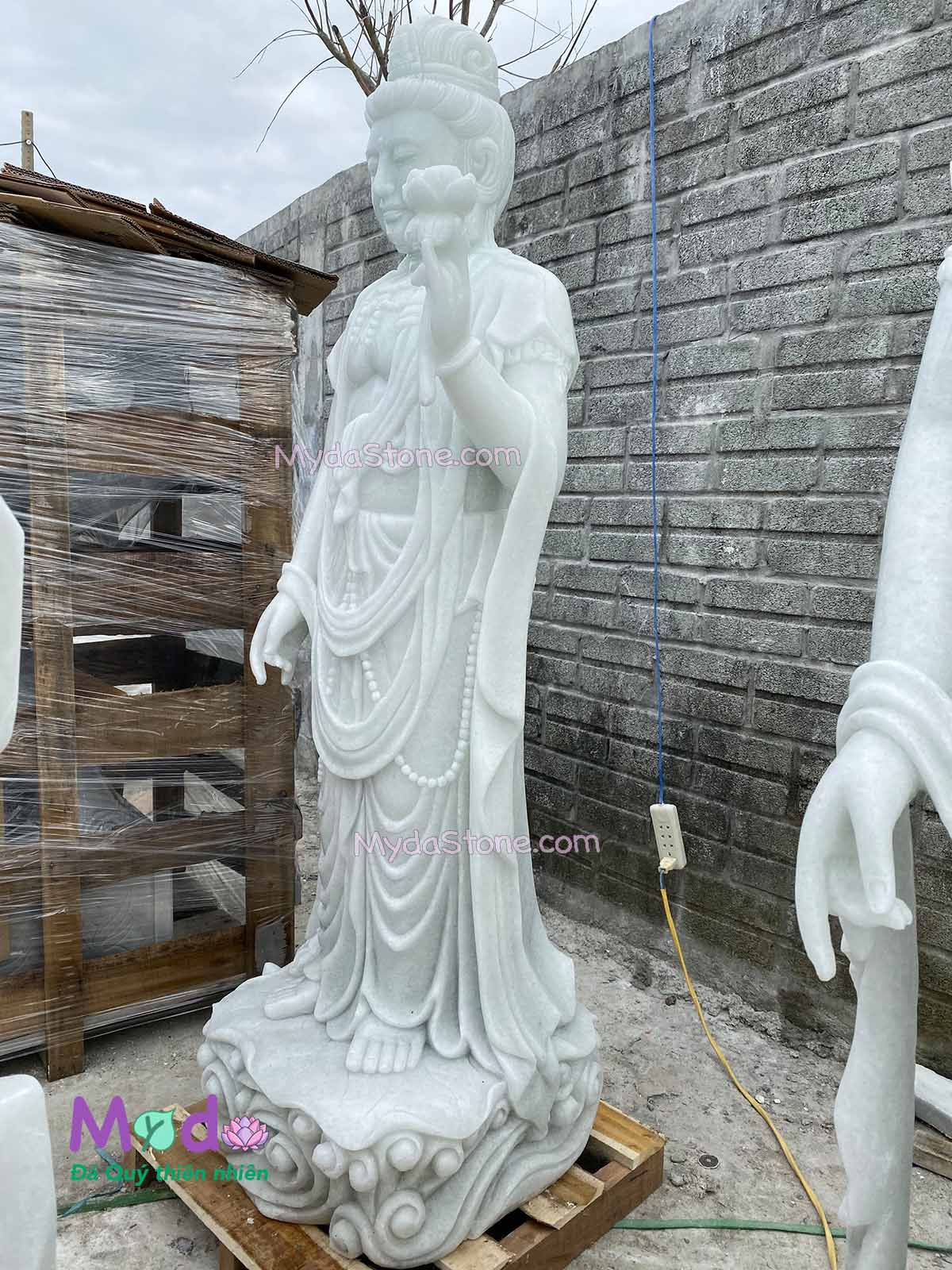 Tượng Phật Quan Âm hoá thân đá Cẩm Thạch Trắng Xanh