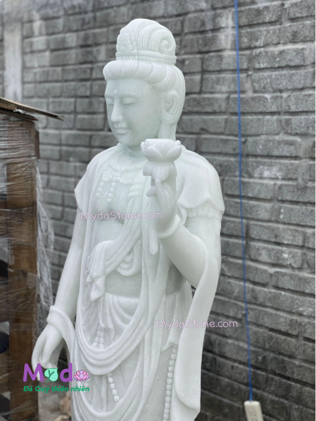 Tượng Phật Quan Âm hoá thân đá Cẩm Thạch Trắng Xanh