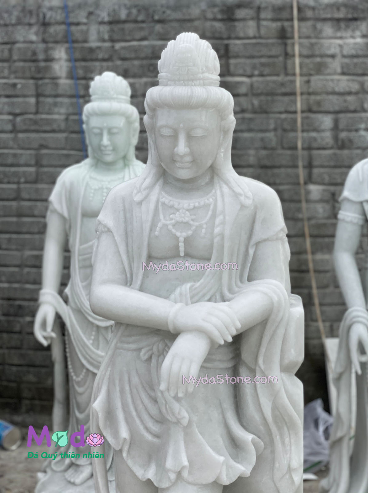 Tượng Phật Quan Âm hoá thân đá Cẩm Thạch Trắng Xanh