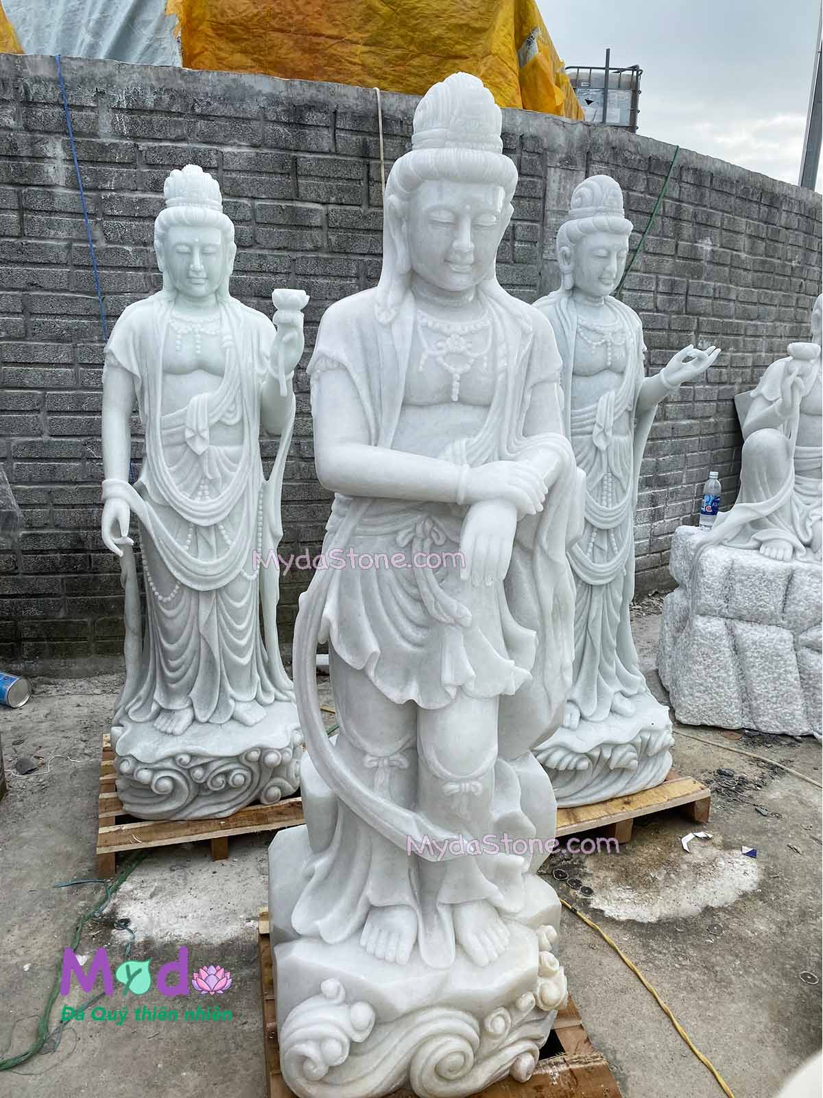 Tượng Phật Quan Âm hoá thân đá Cẩm Thạch Trắng Xanh