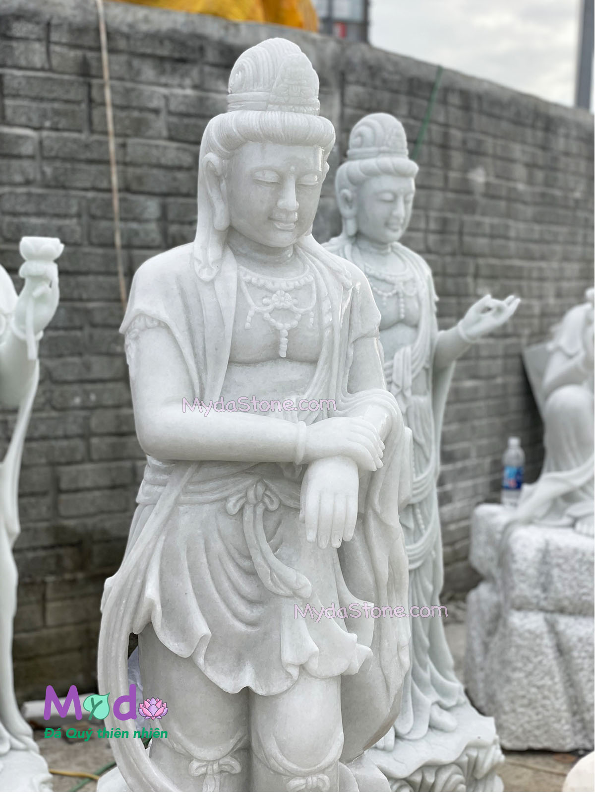 Tượng Phật Quan Âm hoá thân đá Cẩm Thạch Trắng Xanh
