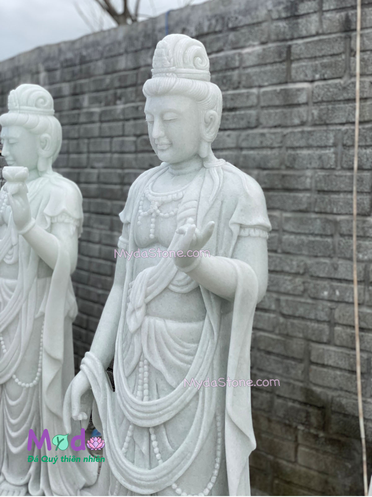 Tượng Phật Quan Âm hoá thân đá Cẩm Thạch Trắng Xanh