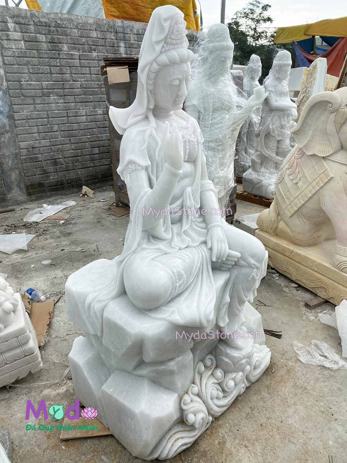 Tượng Phật Quan Âm hoá thân đá Cẩm Thạch Trắng Xanh