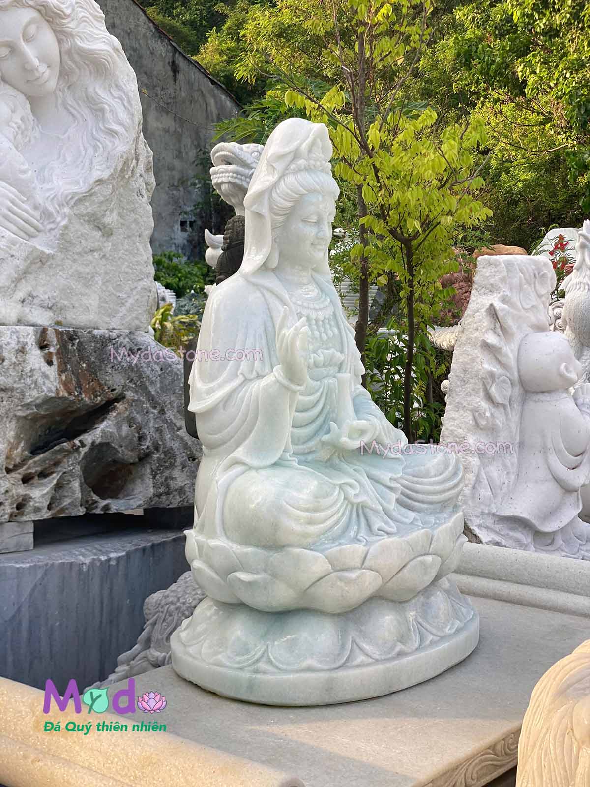 Tượng Phật Quan Âm ngồi đài sen đá Cẩm Thạch Trắng Xanh