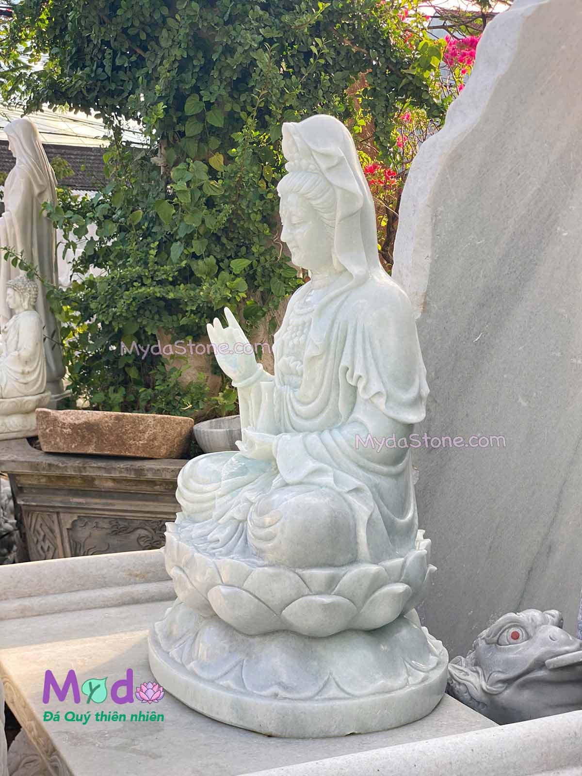Tượng Phật Quan Âm ngồi đài sen đá Cẩm Thạch Trắng Xanh