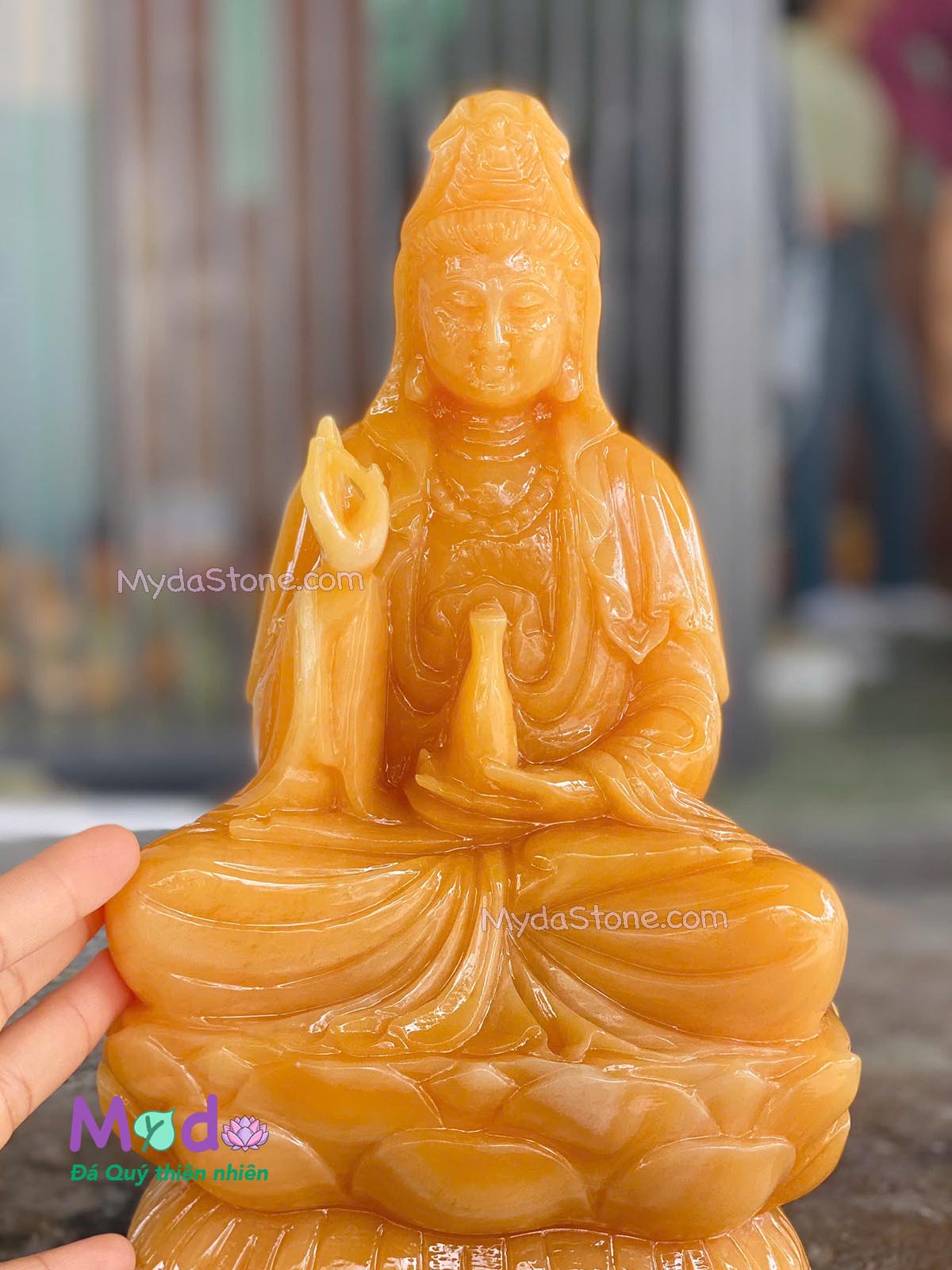 Tượng Phật Quan Âm ngồi đài sen đá Ngọc Hoàng Long