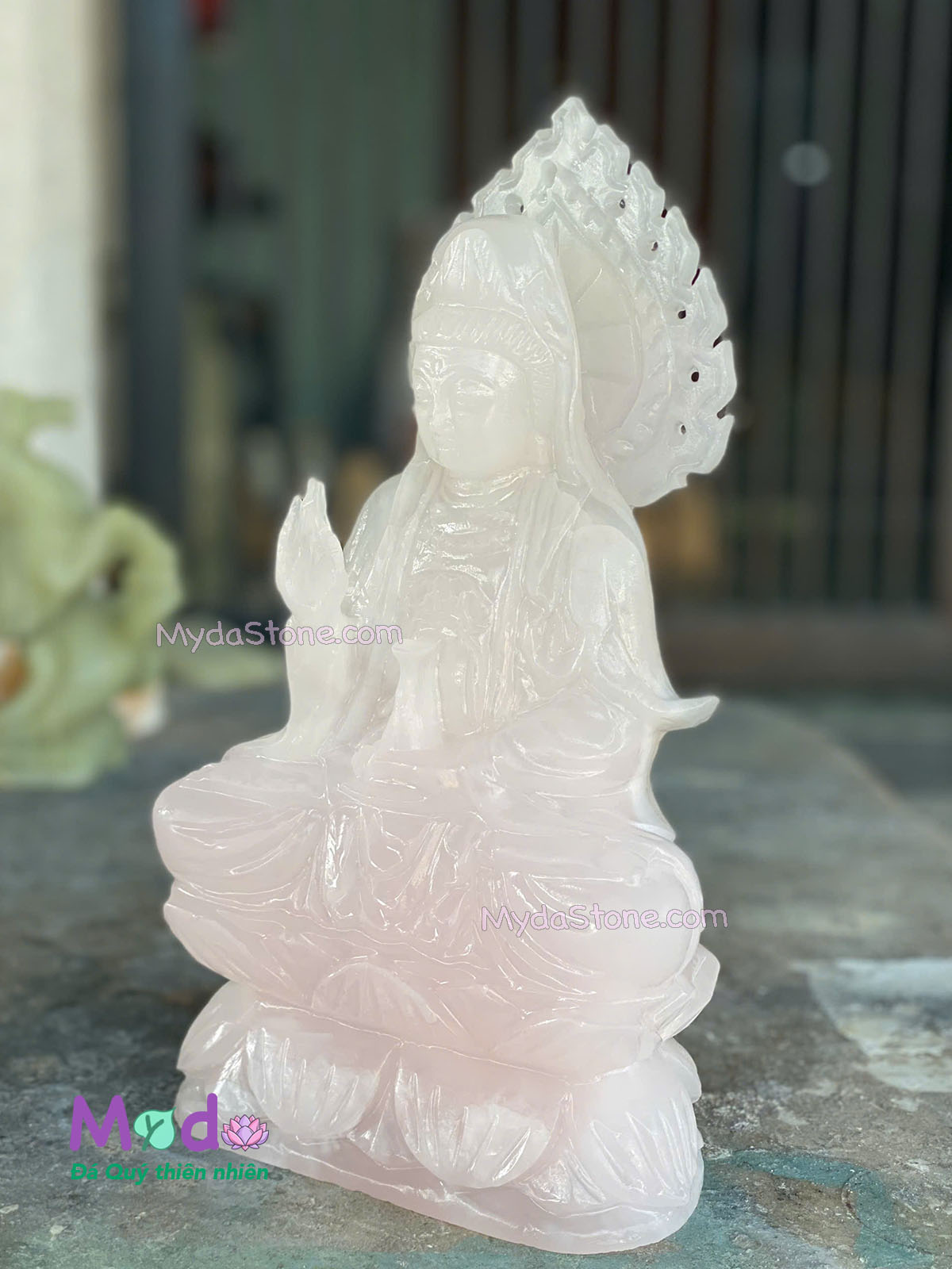 Tượng Phật Quan Âm ngồi đài sen đá Ngọc Hồng