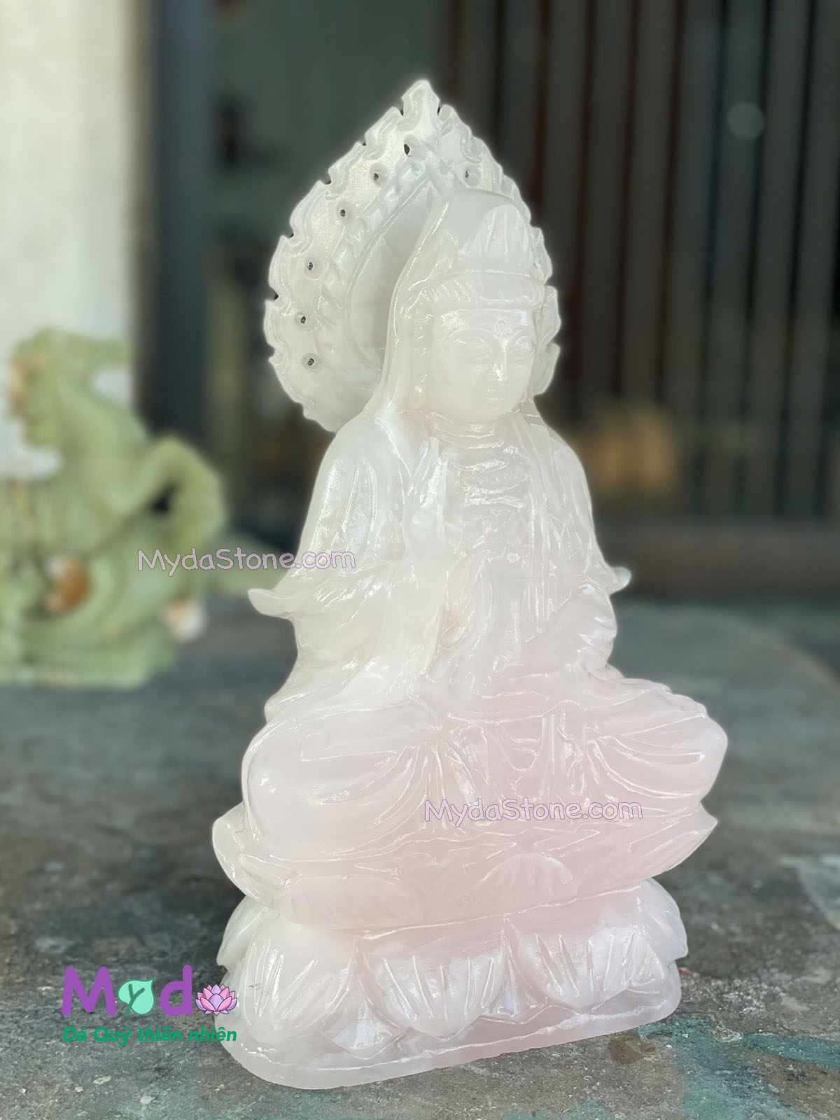 Tượng Phật Quan Âm ngồi đài sen đá Ngọc Hồng