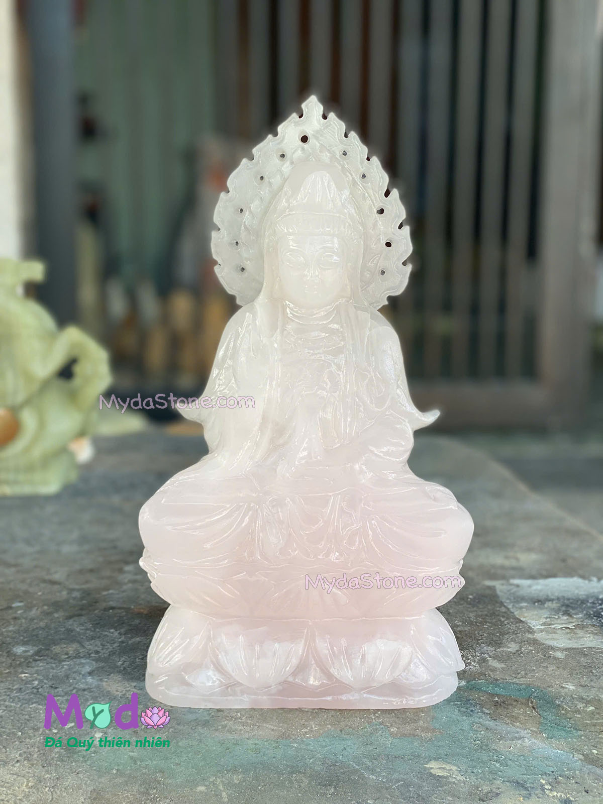 Tượng Phật Quan Âm ngồi đài sen đá Ngọc Hồng