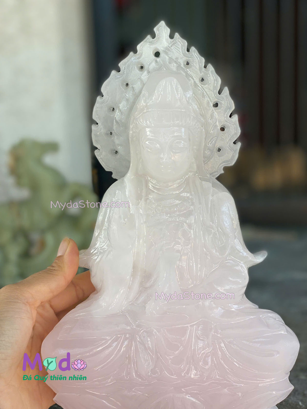 Tượng Phật Quan Âm ngồi đài sen đá Ngọc Hồng