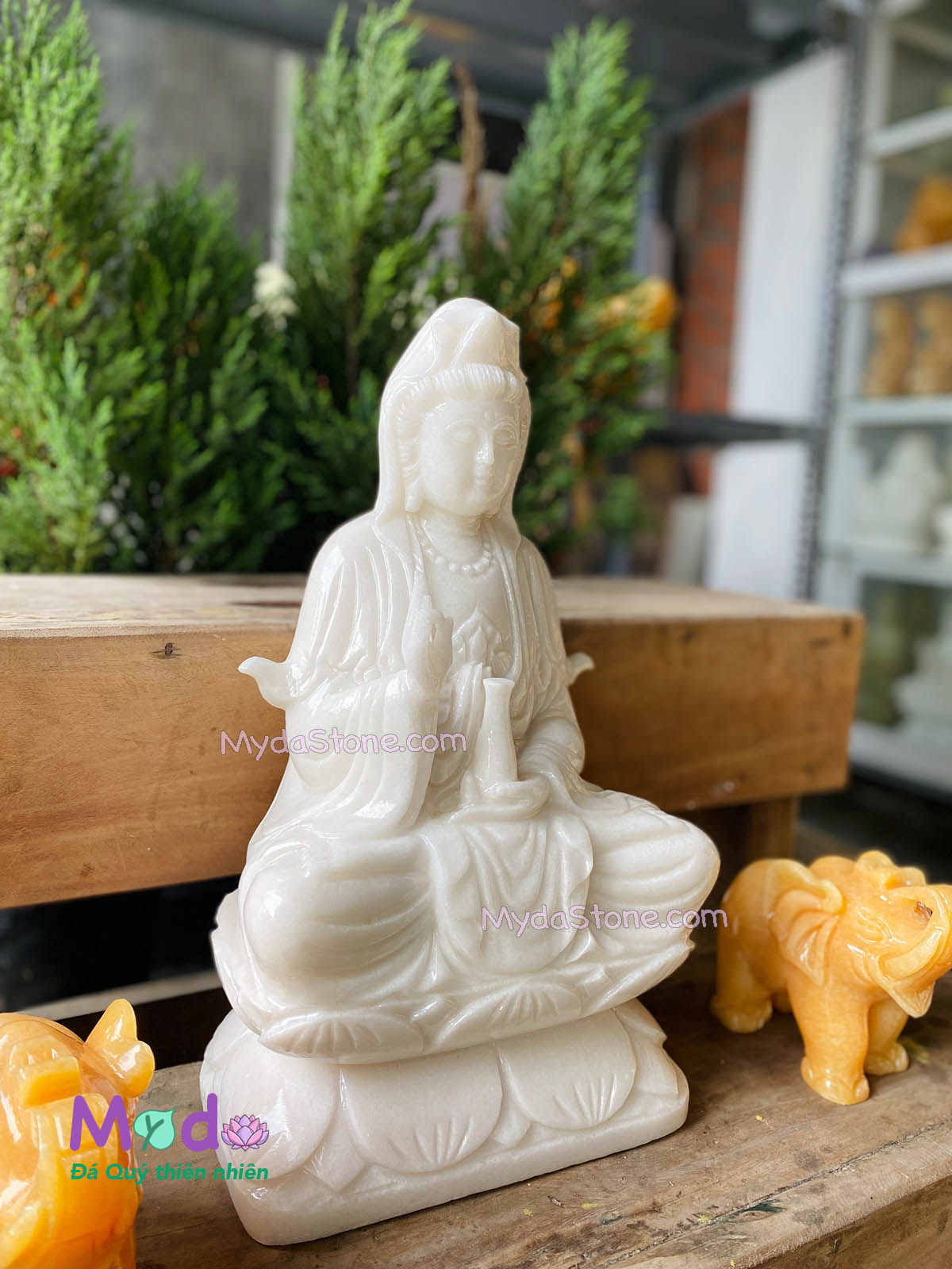 Tượng Phật Quan Âm ngồi đài sen bằng đá Cẩm Thạch Trắng